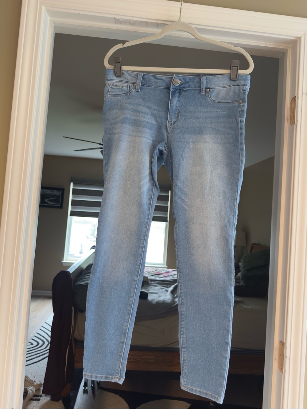 1822 Light Wash Women’s Skinny Jeans